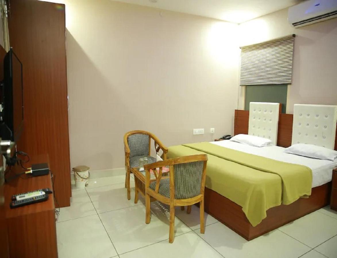 Hotel Kings, Rohtak Eksteriør billede